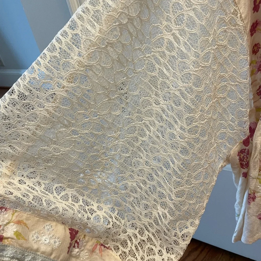 COPY - FREE PEOPLE LACE DETAIL EMBROIDERED TOP WITH BALLOON SLEEVES - Picture 3 of 5